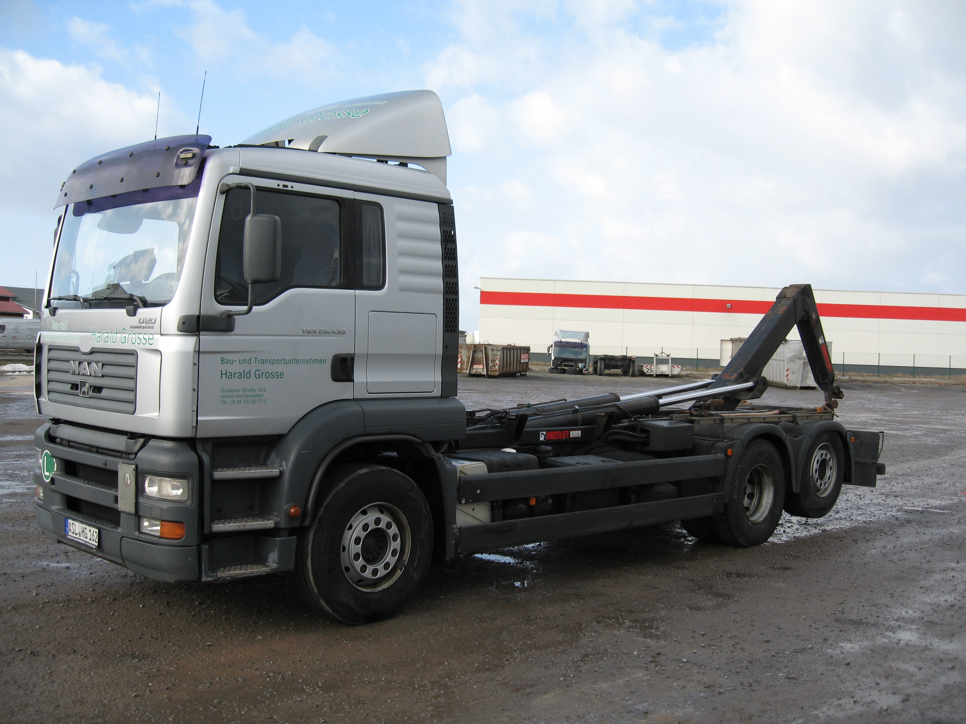alter MAN TGA als Abroller ohne Container